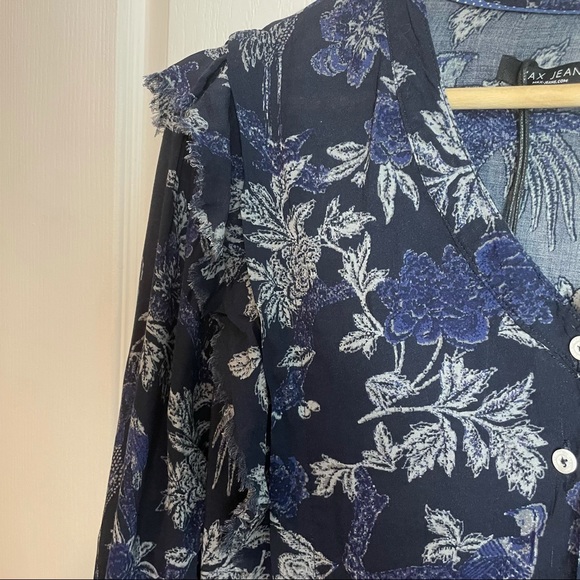 Bell Sleeved Blouse - Picture 5 of 9